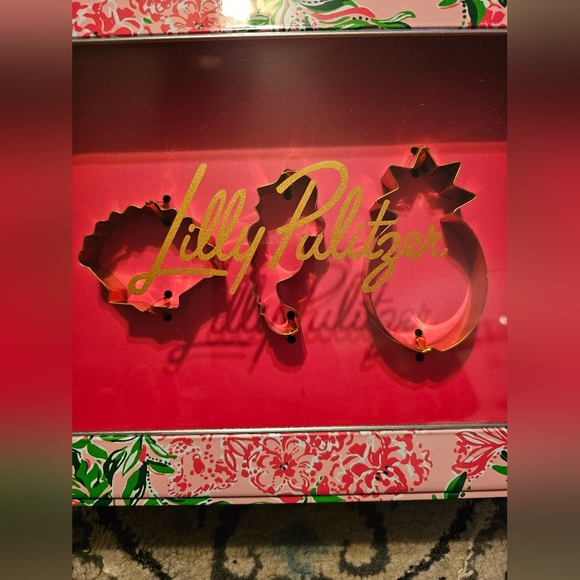 G.W.P. Lilly Pulitzer Cookie Exchange Box Tin Cookie Cutters Cookie Bags 💚💗 - Picture 3 of 4
